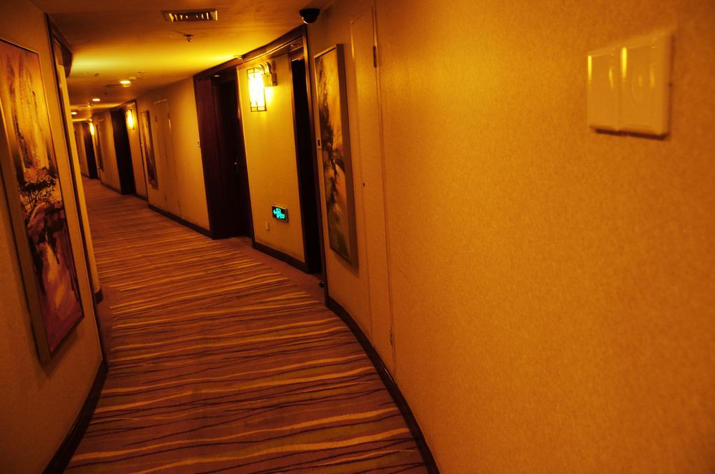 Vienna International Hotel - Expo Branch Shanghái Exterior foto